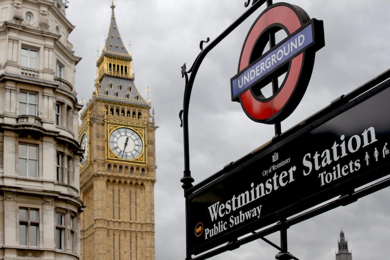 英国签证福利地铁