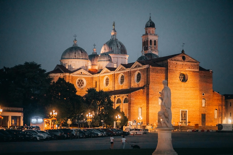 圣基茨和尼维斯投资入籍计划教堂