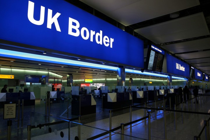 英国暂停4国学生签证发放，工作签证也收紧，移民政策迎来重大转向